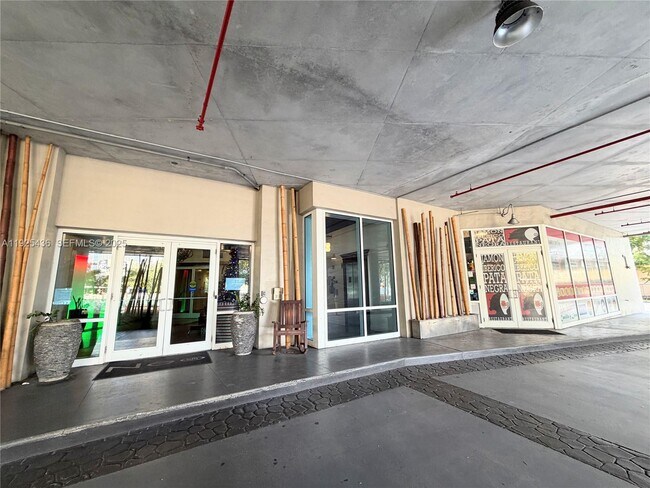 Building Photo - 10 SW South River Dr