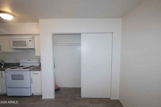 Building Photo - 7610 N 61st Ave