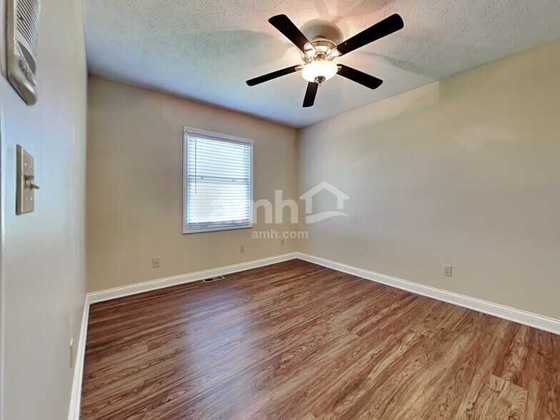 Building Photo - 6499 Westanna Dr
