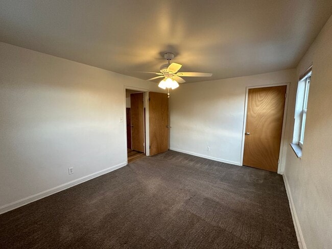 Building Photo - 4329 Oakwood Ave