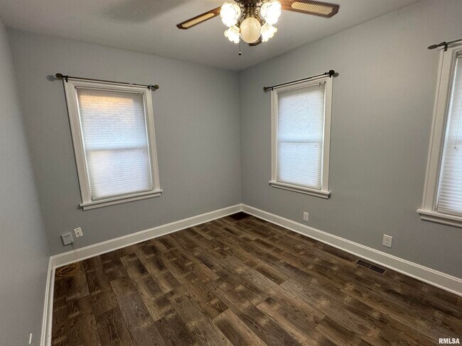 Building Photo - 1020 Brown St