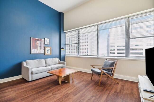 Building Photo - 925 Common St