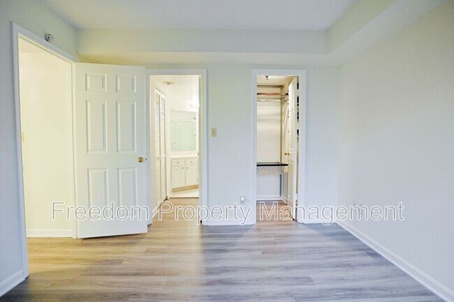 Building Photo - 2400 Clarendon Blvd