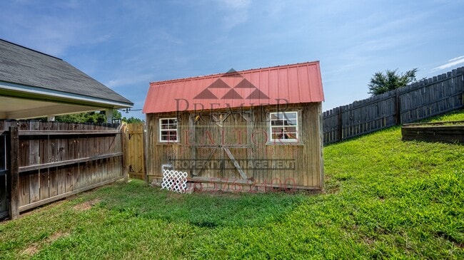 Building Photo - 25 Redwood Dr