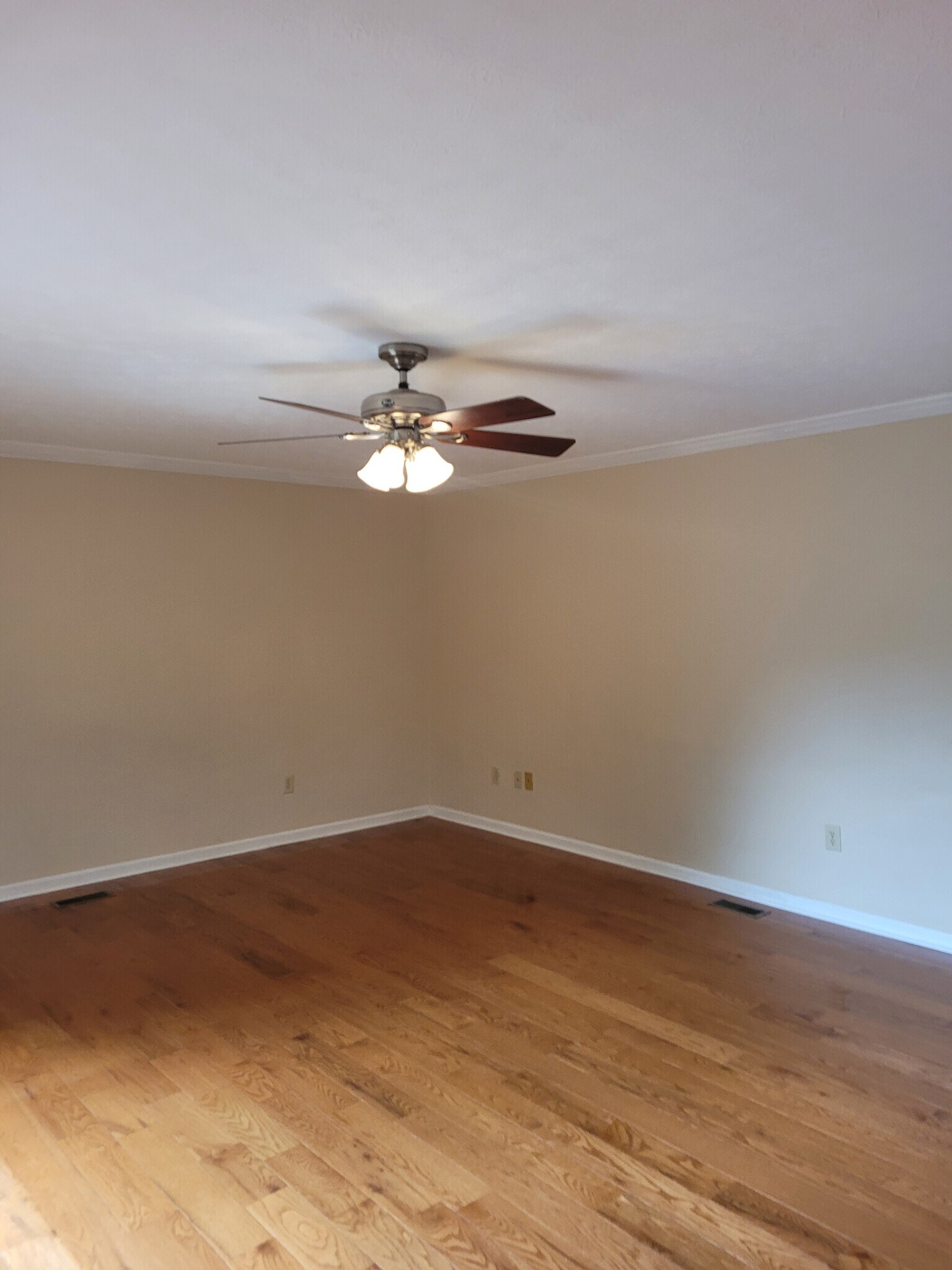 Building Photo - 1405 Karr Ln