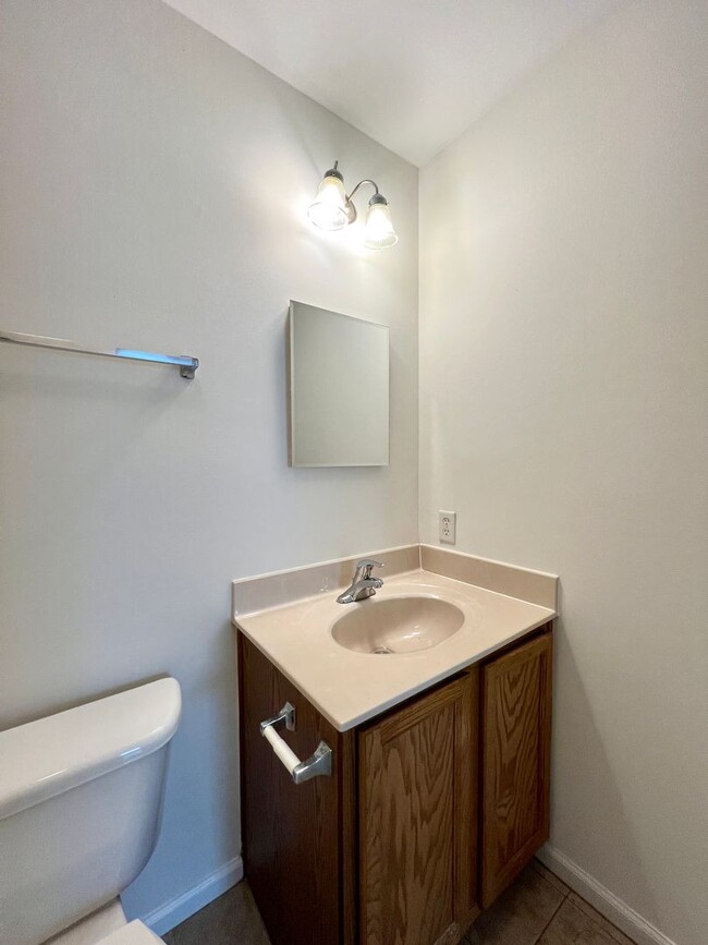 Building Photo - 3 Bedroom in West Asheville!