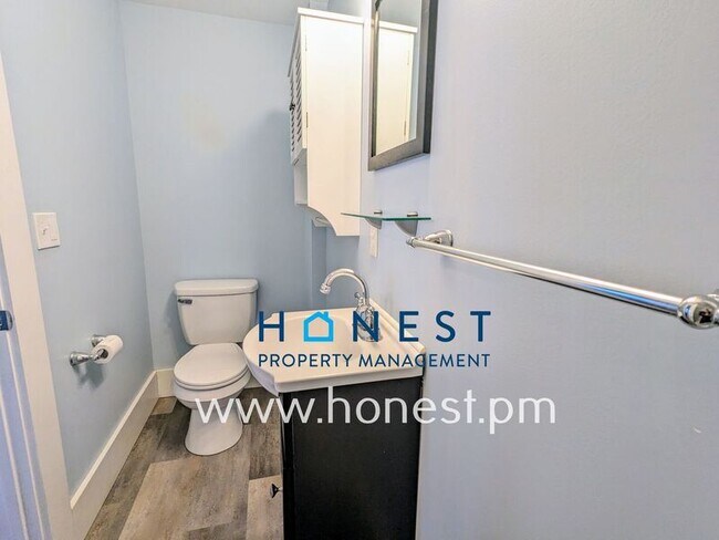 Building Photo - 18 Warren St