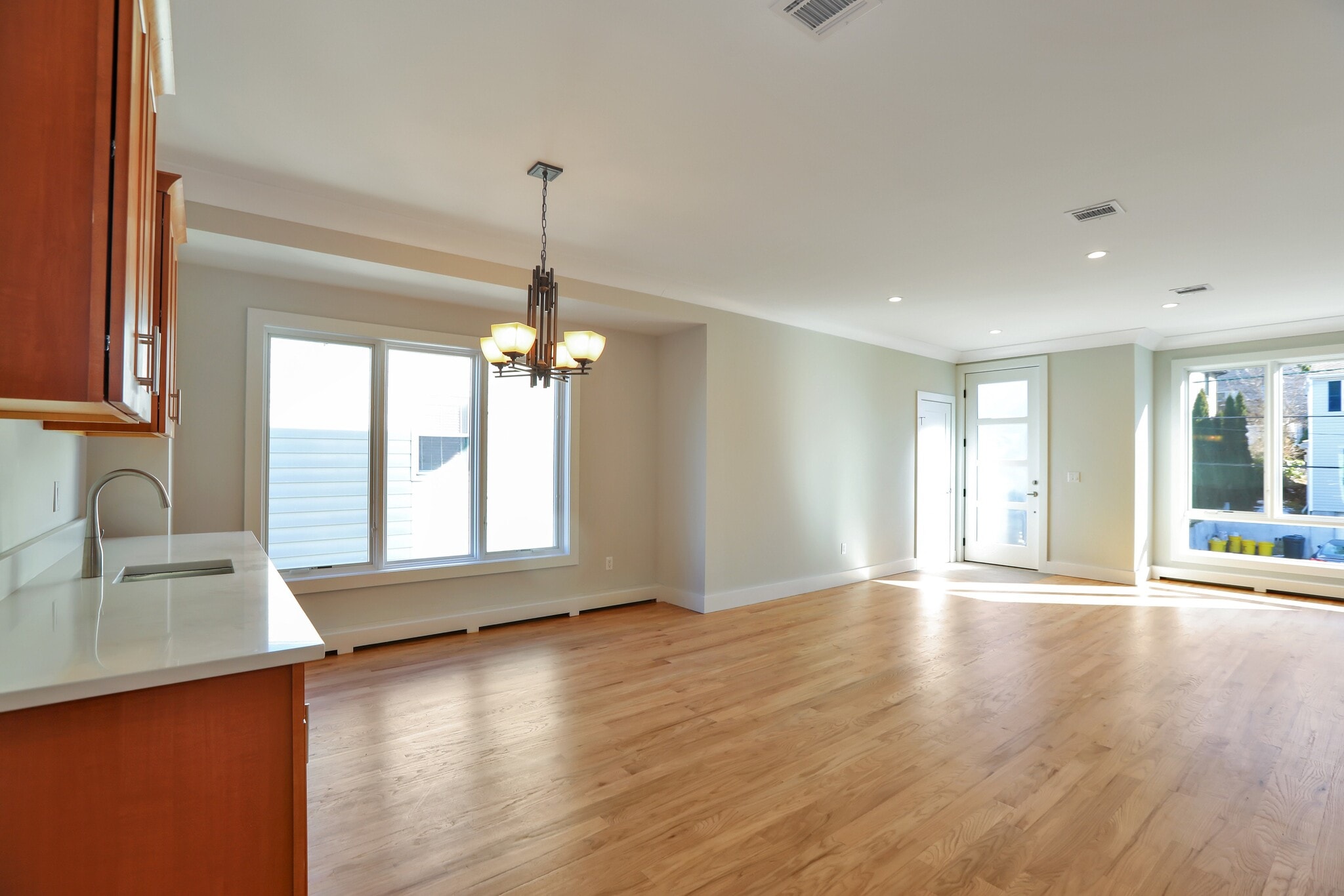 Building Photo - 463 Roff Ave