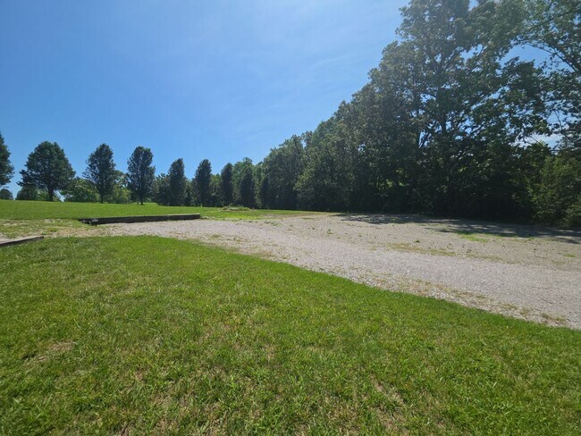 Building Photo - Spacious 4-Bedroom Home on 1 Acre in Peaceful Rickman Setting