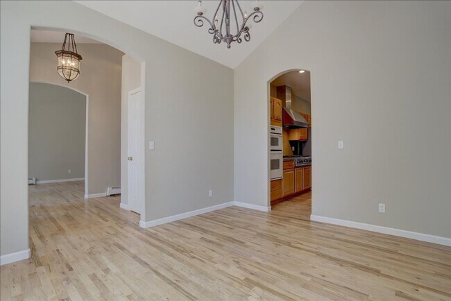 Building Photo - Amazing Custom Ranch with Privacy and Spra...