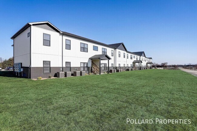 Building Photo - 818 Parkview Dr