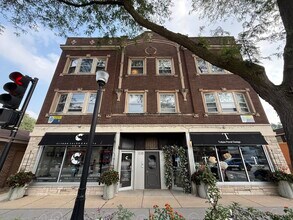 Building Photo - 1046 Chicago Ave