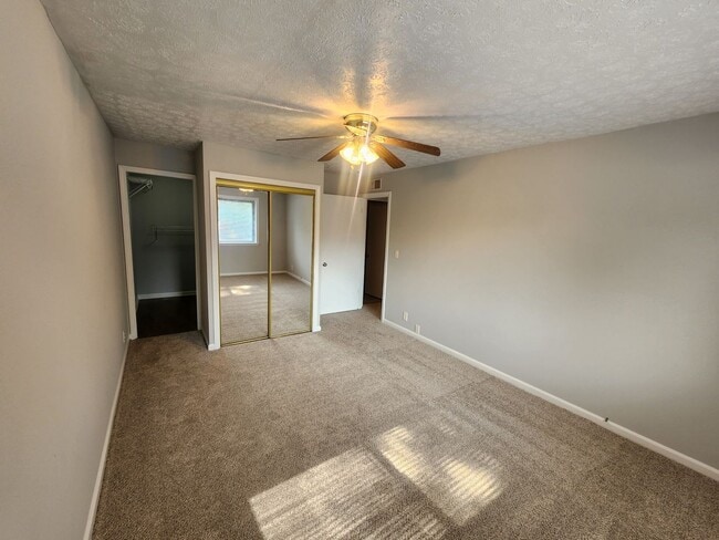 Building Photo - Beautiful 2 bedroom 1 bath 2nd floor condo...