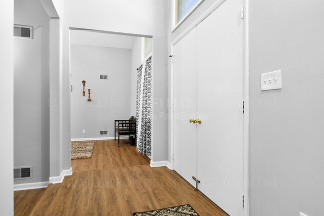 Building Photo - 6220 Applegate Ln