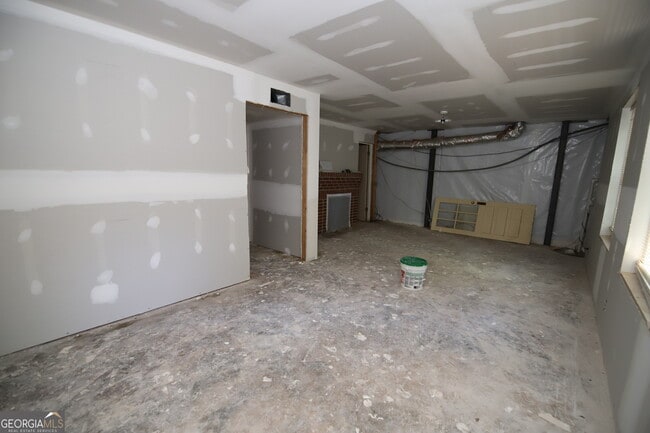 Building Photo - 114 College Ave