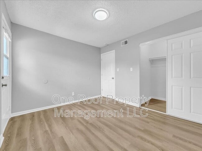 Building Photo - 2000 Chateau Dr