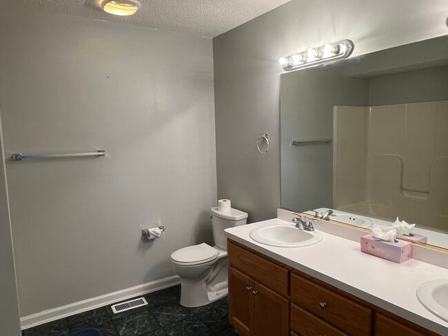 Building Photo - 87 Willow Pond Ct