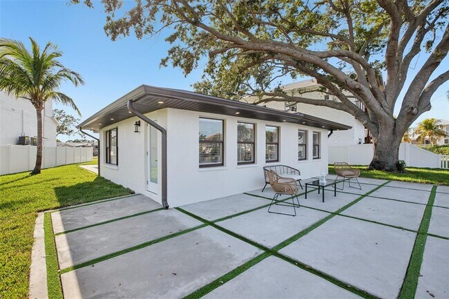 Building Photo - 1739 Bayou Grande Blvd NE