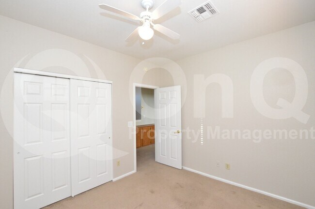 Building Photo - 2125 E Nantuckett Dr