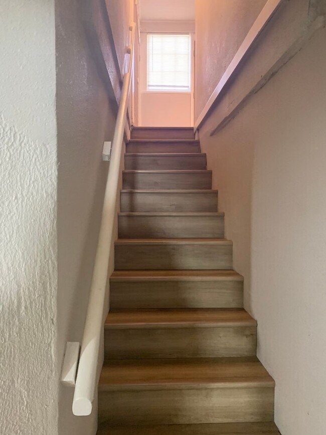 Building Photo - 2102 8th Ave