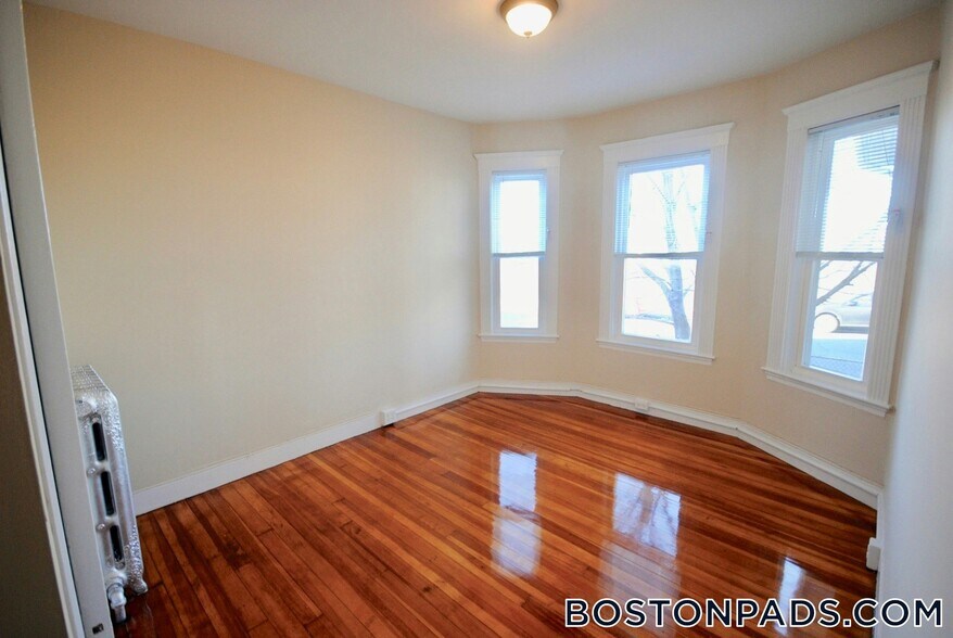 Building Photo - 139 E Cottage St