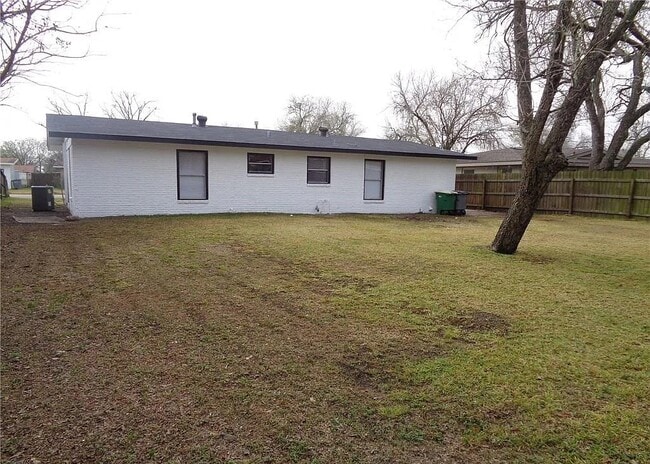 Building Photo - 3408 Allendale St