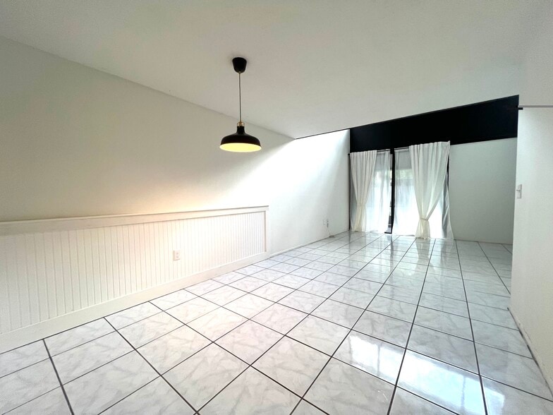 Building Photo - 709 SW 75th St