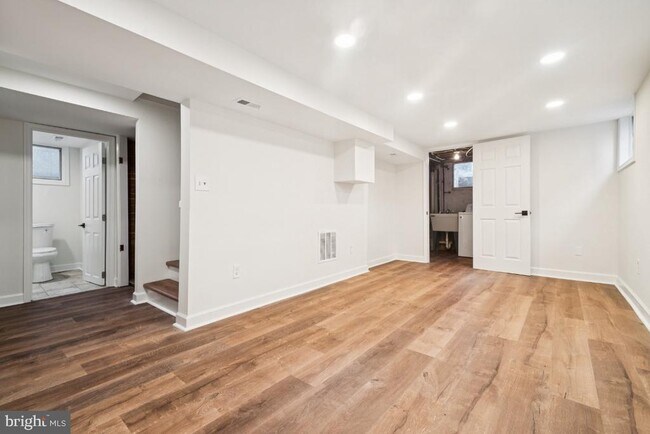 Building Photo - 7809 Oakdale Ave