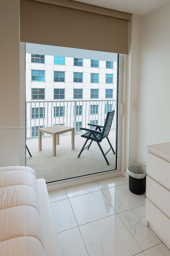 Building Photo - 1200 Brickell Bay Dr