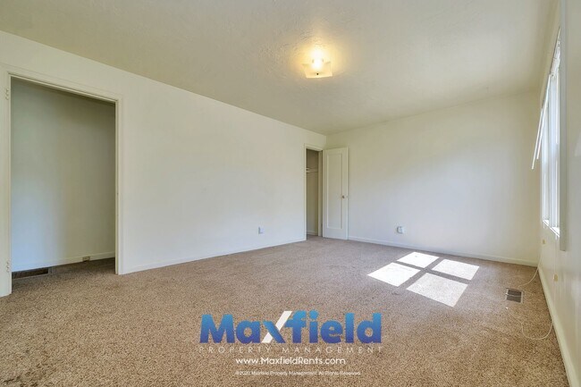Building Photo - Sugarhouse Area - 2 BD 1 BA 1 GA