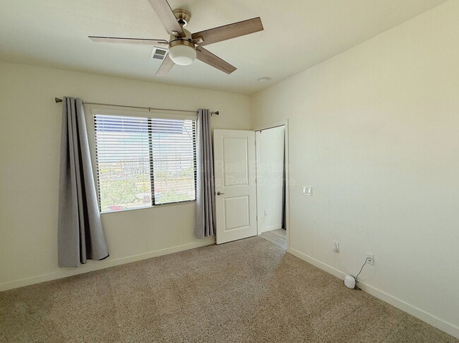 Building Photo - 2511 W Queen Creek Rd