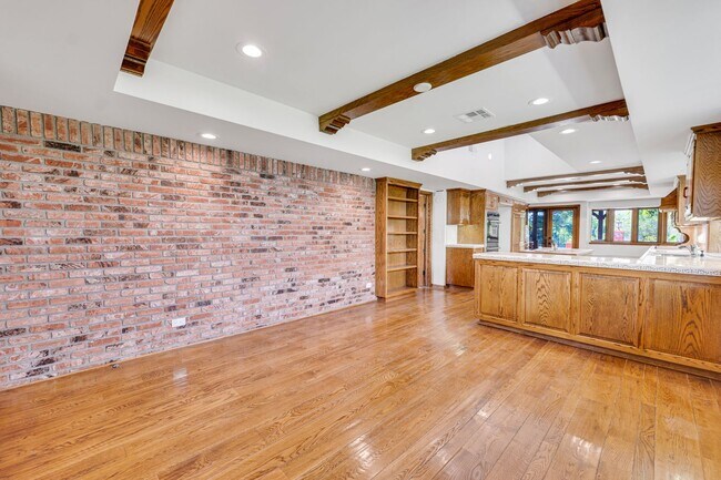 Building Photo - Perfect Entertaining Family Home with Larg...