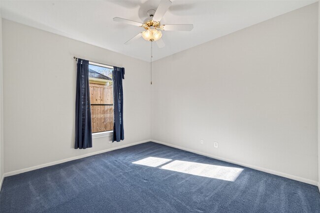 Building Photo - 8023 Oakwood Hollow St