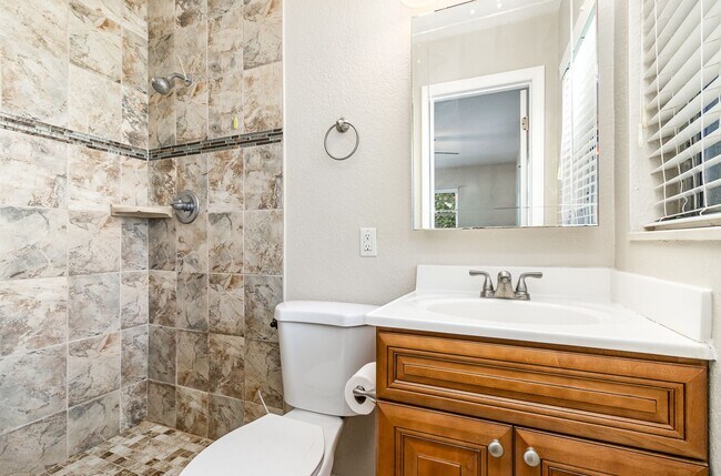 Building Photo - Completely Remodeled 3 Bed 2 Bath 1 Car Ga...