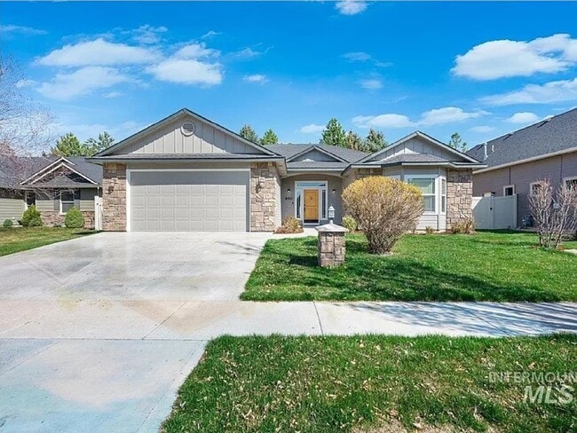 Building Photo - 850 W Heather Woods Dr
