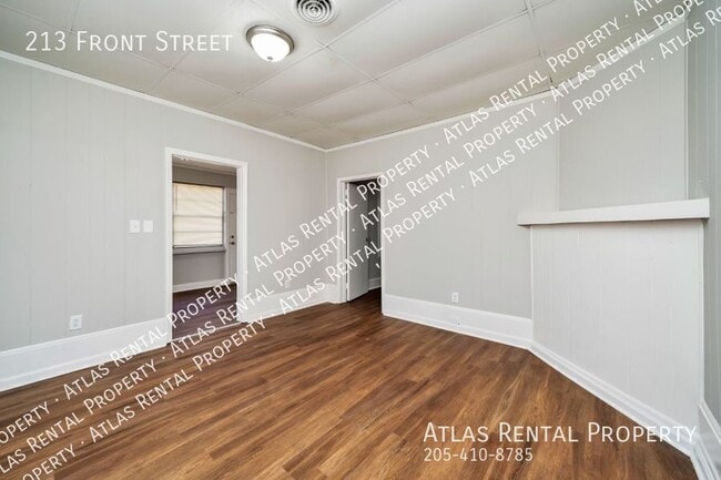 Building Photo - 213 Front St