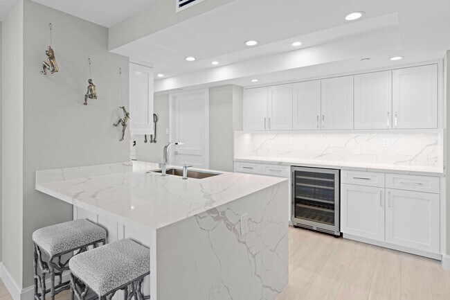 Building Photo - 400 N Flagler Dr