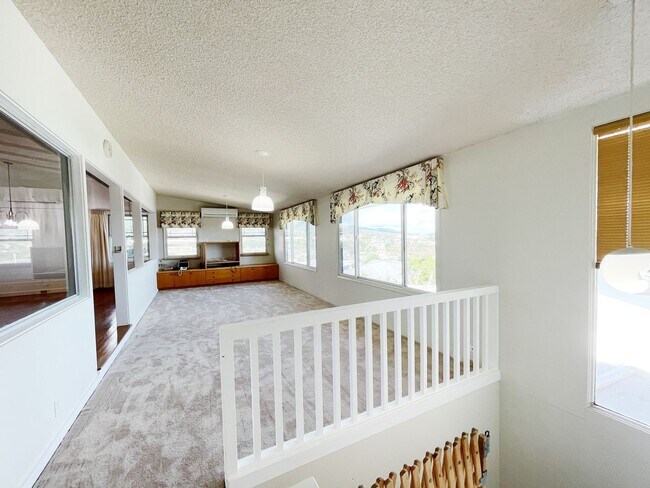 Building Photo - Panoramic Views from Executive Home near Tripler & Kaiser Hospitals