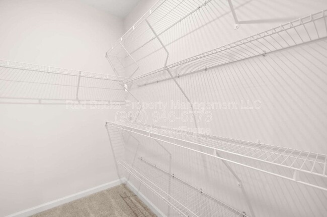 Building Photo - 2620 Grantham Place Dr