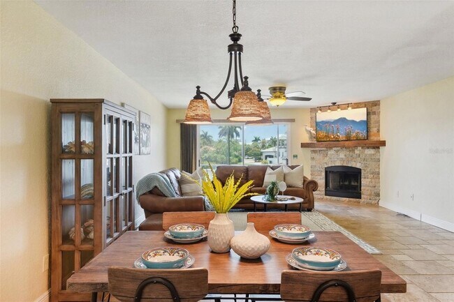 Building Photo - 637 Pinellas Bayway
