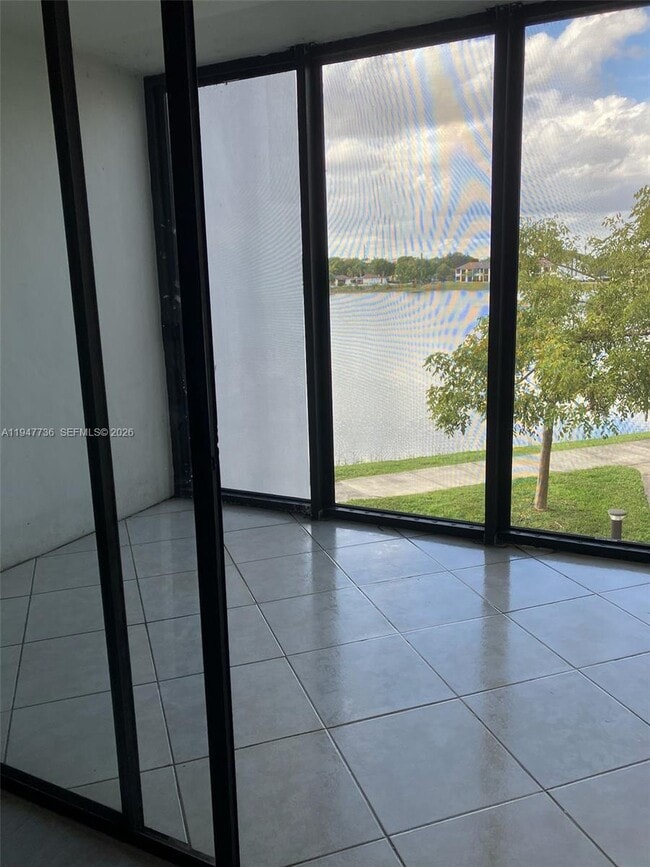 Building Photo - 212 Lake Pointe Dr