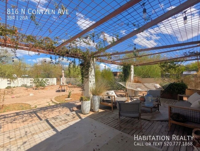 Building Photo - 816 N Contzen Ave