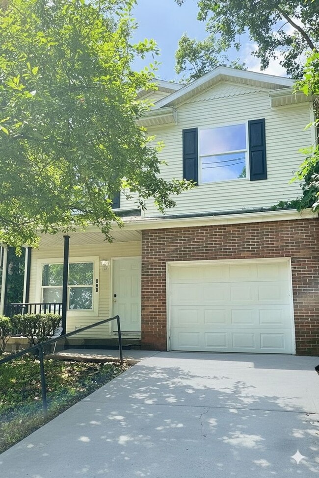 Building Photo - Move-In Ready 4 Bed, 2 Bath with 1-Car Garage and Updated Kitchen