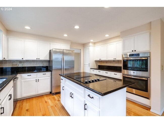 Building Photo - Bright, Open Living with Vaulted Ceilings ...