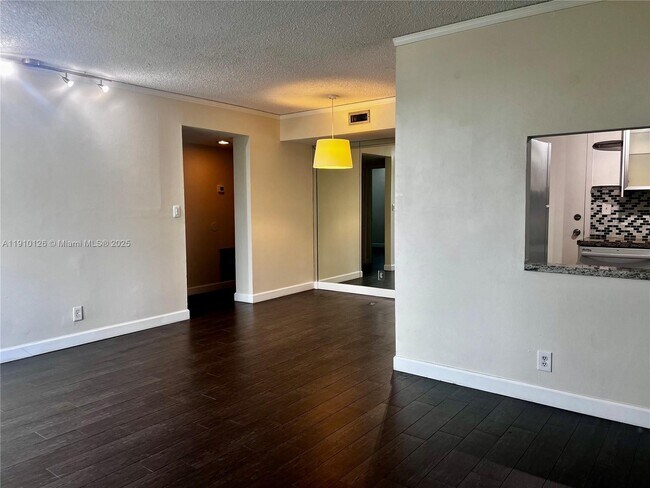 Building Photo - 1050 SE 15th St