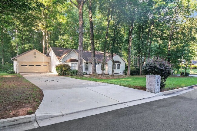 Building Photo - 2557 Ashley Cir