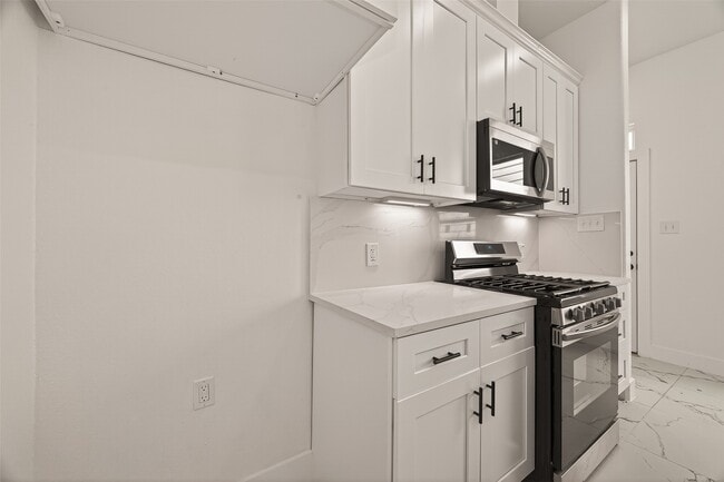 Building Photo - 9332 Waller St