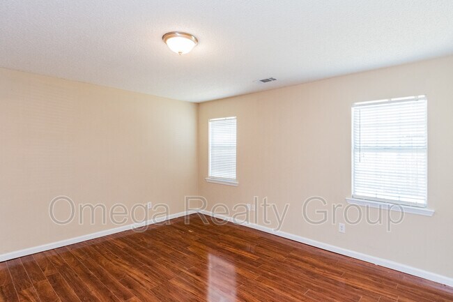 Building Photo - 118 Cedar Bend Dr