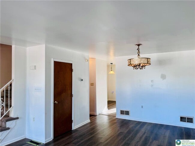 Building Photo - 235 Vista Dr