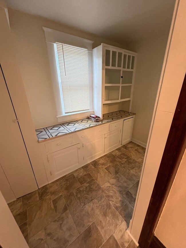 Building Photo - Large 3 bedroom house available